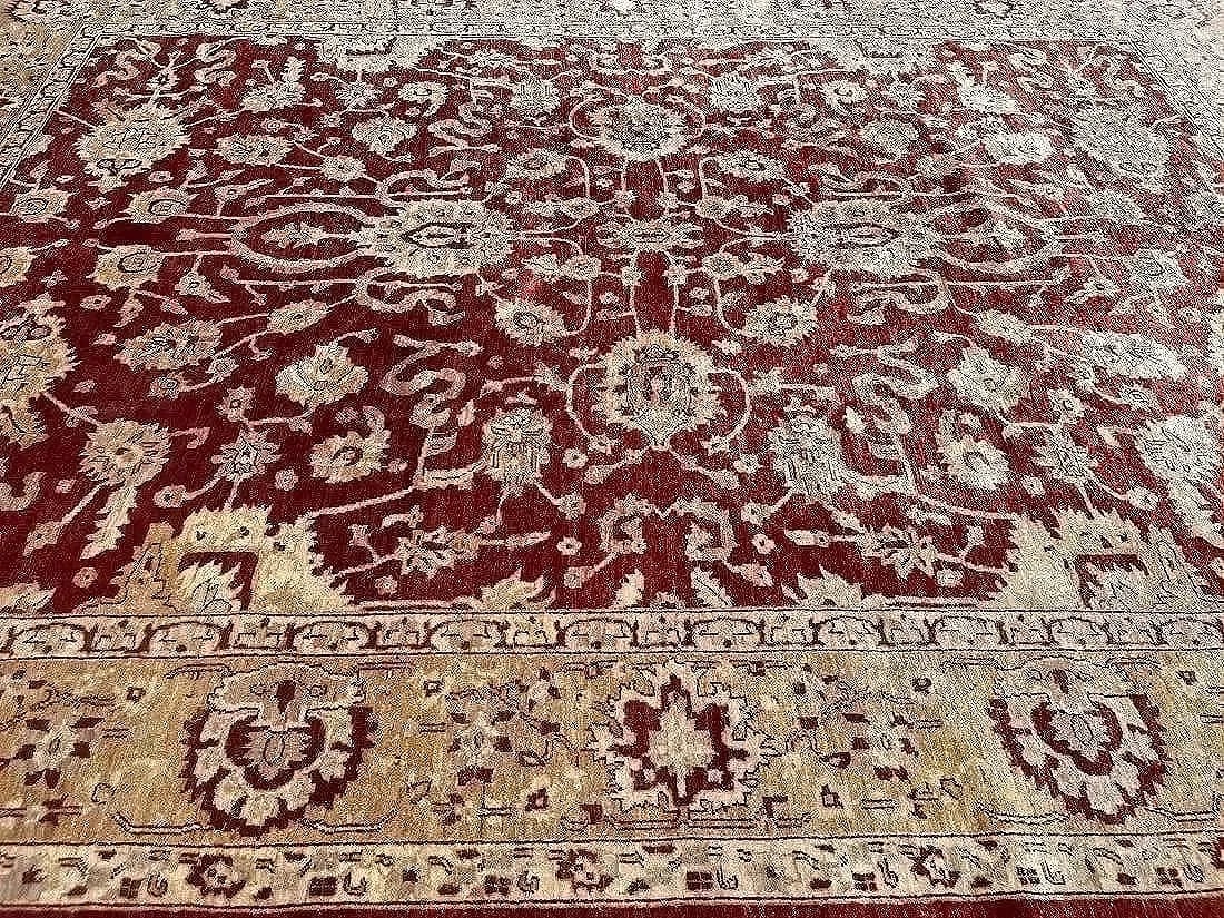 Large Handwoven Pakistan Chobi Mahal rug: A large Handwoven Pakistan Chobi Mahal rug measuring 10 feet wide by 13 feet 10 inches long. A high quality hand knotted rug made of natural dyes & pure wool.