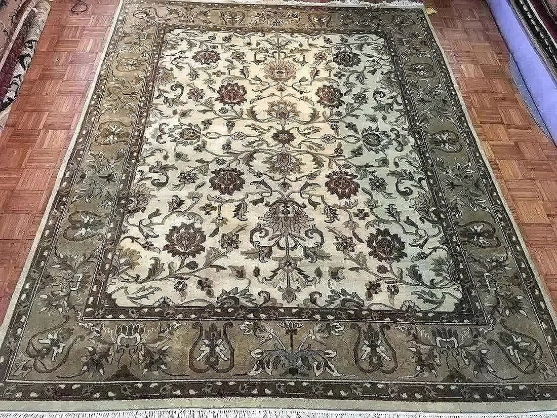 A handwoven Indian Kashan wool Rug: A hand woven Indian Kashan wool rug. Measuring 7 ft 11 inches wide by 10 feet long.