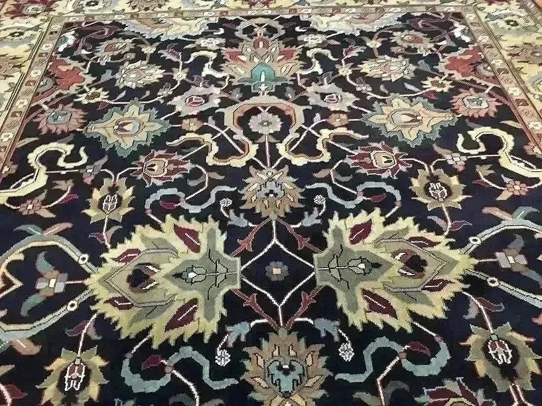 A handwoven Indian Heriz wool rug: A handwoven Indian Heriz wool Rug. Measuring 9 ft wide by 12 ft long.