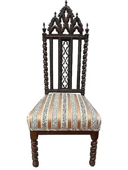 Antique English Gothic side chair with highly ornate Twist carvings and short legs: Antique English Gothic side chair with highly ornate Twist carvings and short legs. Resale due to abandonment & Nonpayment of shipping fees & storage fees.