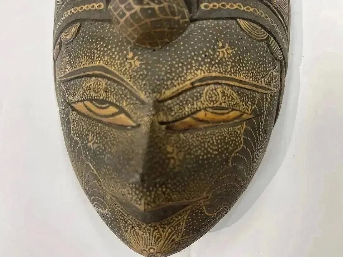 A hand carved Java Batik wooden mask - 2