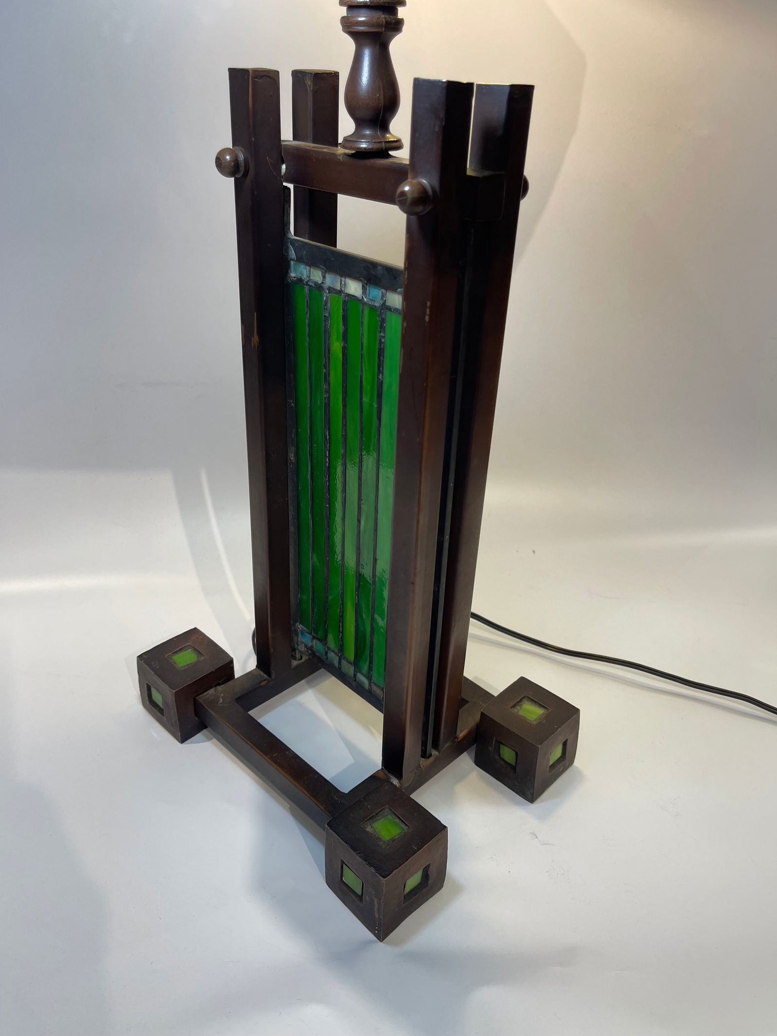 A Frank Lloyd Wright style single column lamp - 14