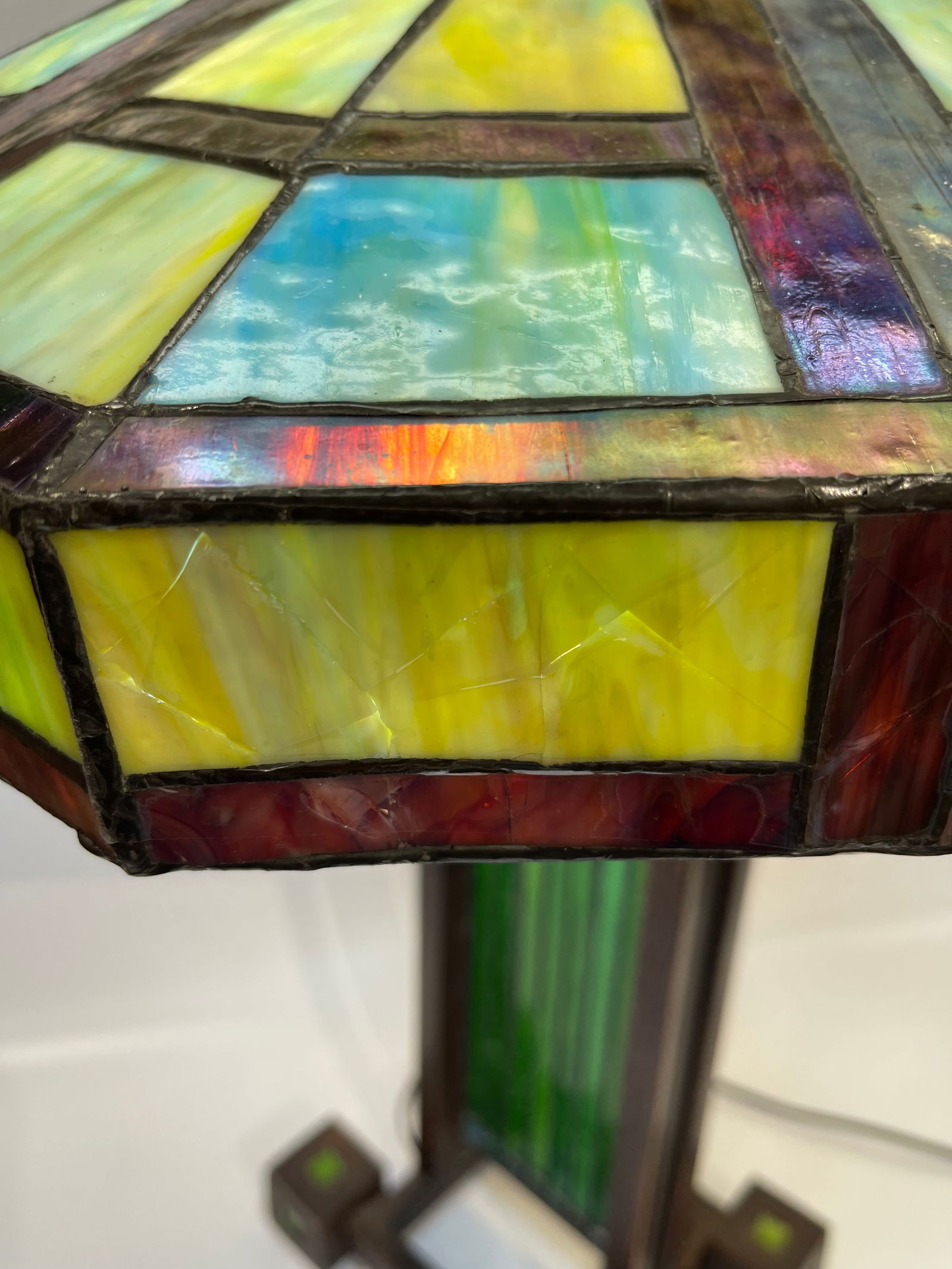 A Frank Lloyd Wright style single column lamp - 15