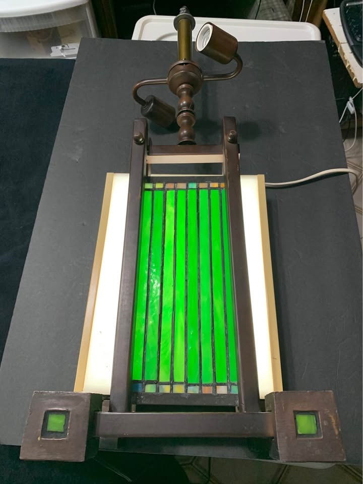 A Frank Lloyd Wright style single column lamp - 18