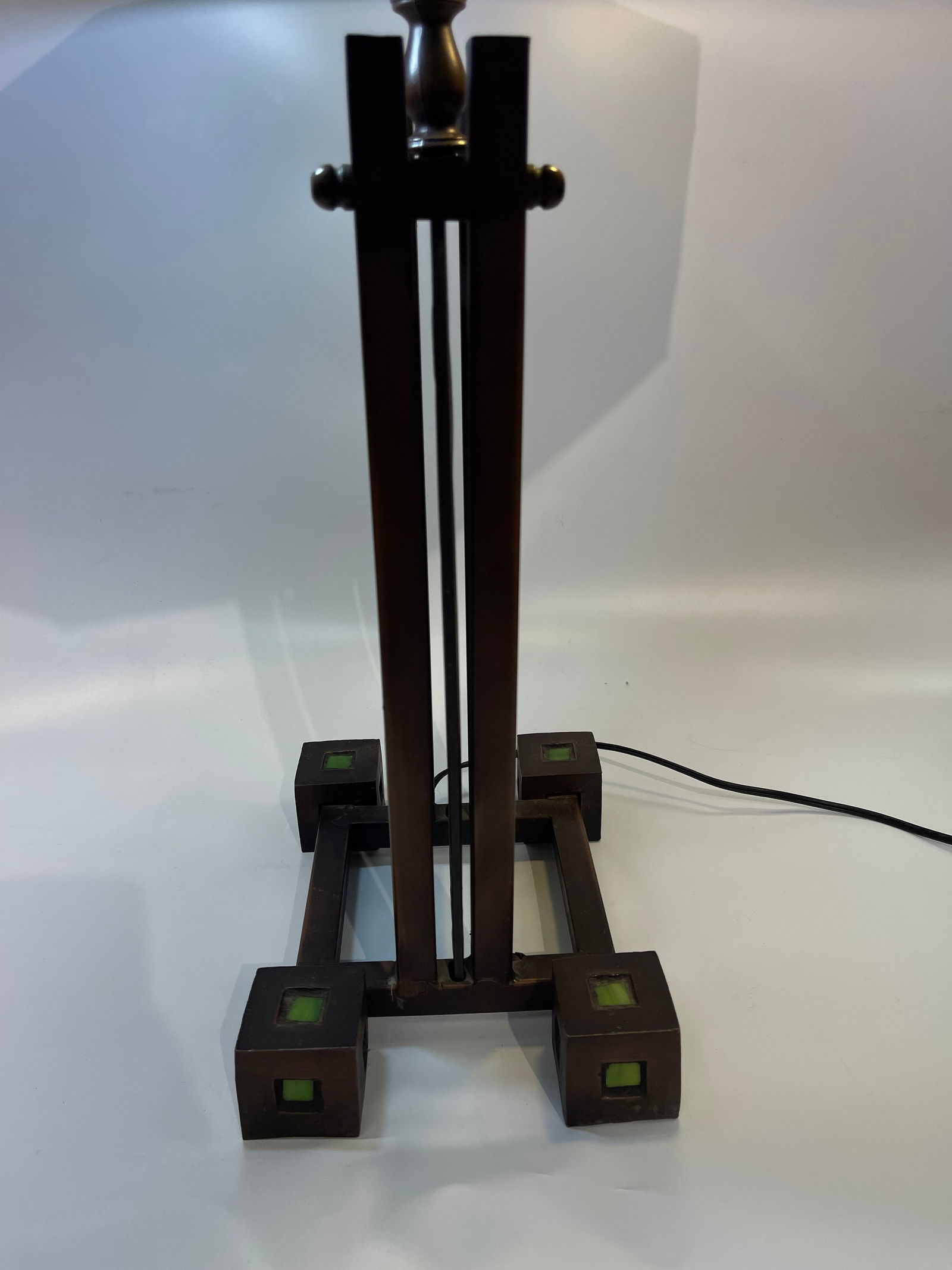 A Frank Lloyd Wright style single column lamp - 5