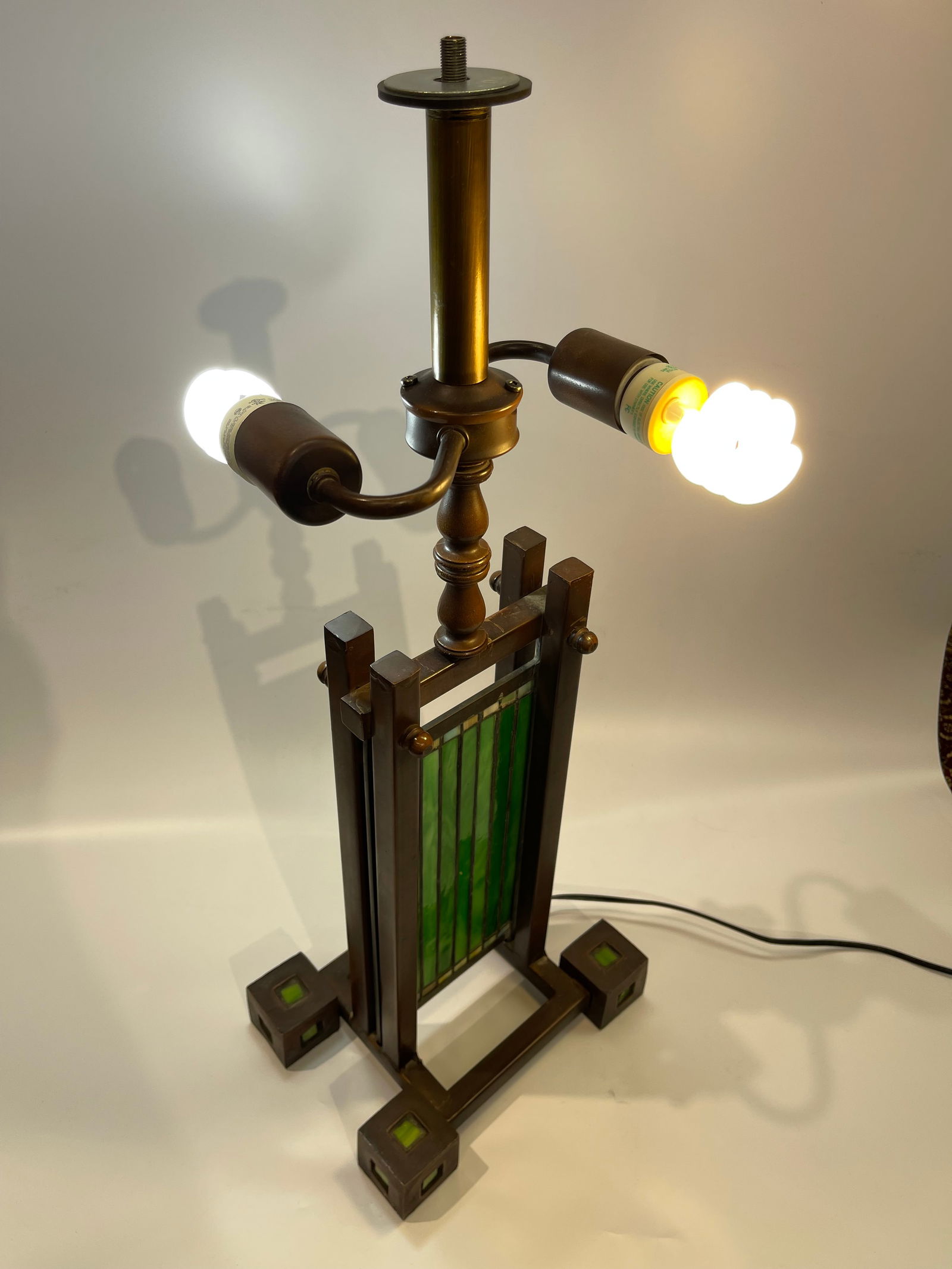 A Frank Lloyd Wright style single column lamp - 6
