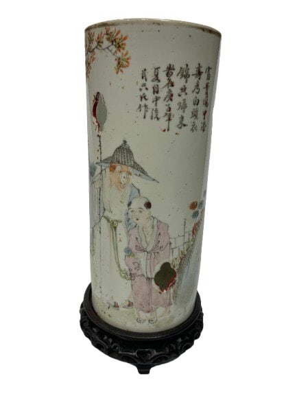 Antique Chinese Porcelain Hatstand reticulated vase: Antique Chinese Porcelain Hatstand reticulated vase with a round wooden base. A decorative Chinese hatstand with two figures standing and old Chinese inscription. The porcelain measures 11 1/4 inches
