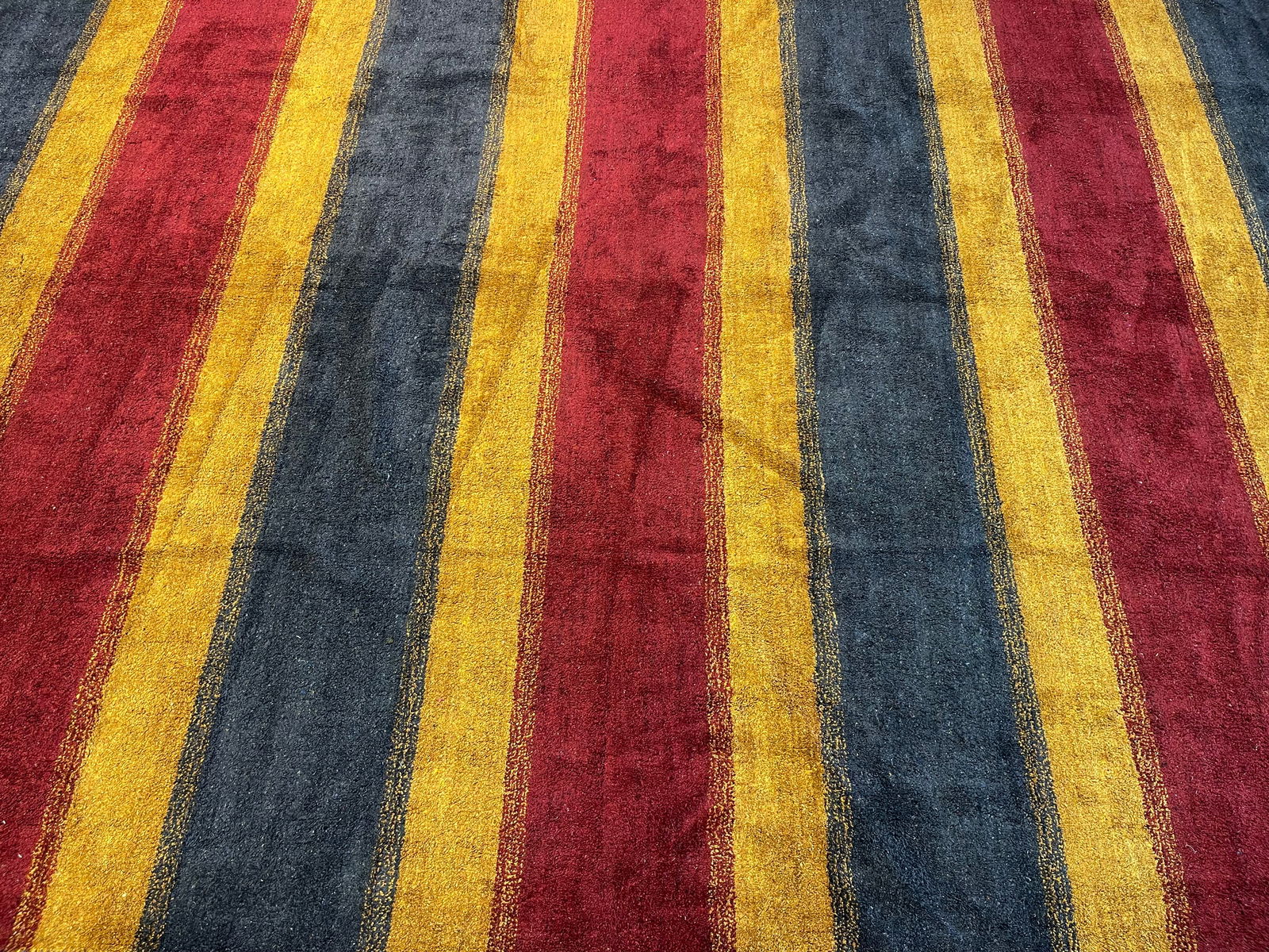 Indian contemporary Gabbeh design wool handwoven rug: Indian contemporary Gabbeh design wool used handwoven rug measuring 9 feet 3 inches wide by 12 feet 3 inches long.