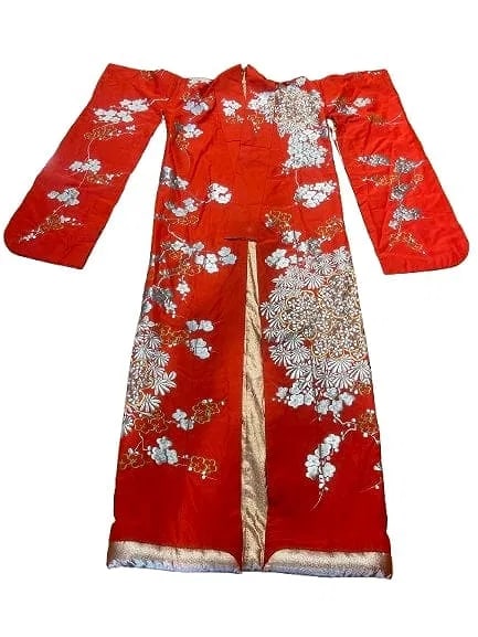 A JAPANESE WEDDING KIMONO Embroidered with Silver threads (1 of 1)