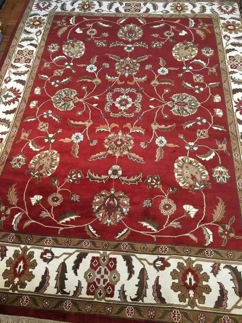 Indian Agra Mahal wool rug: A hand woven Indian Agra Mahal wool Rug. Measuring 9 ft wide by 12 ft long.