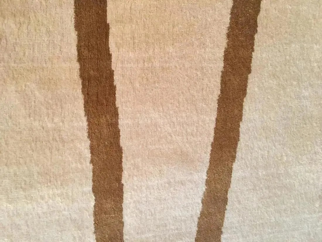 A Machine made Contemporary rug - 2