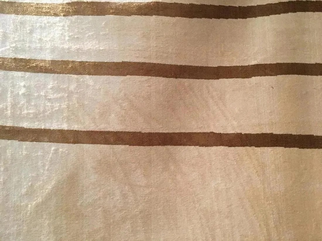 A Machine made Contemporary rug - 3