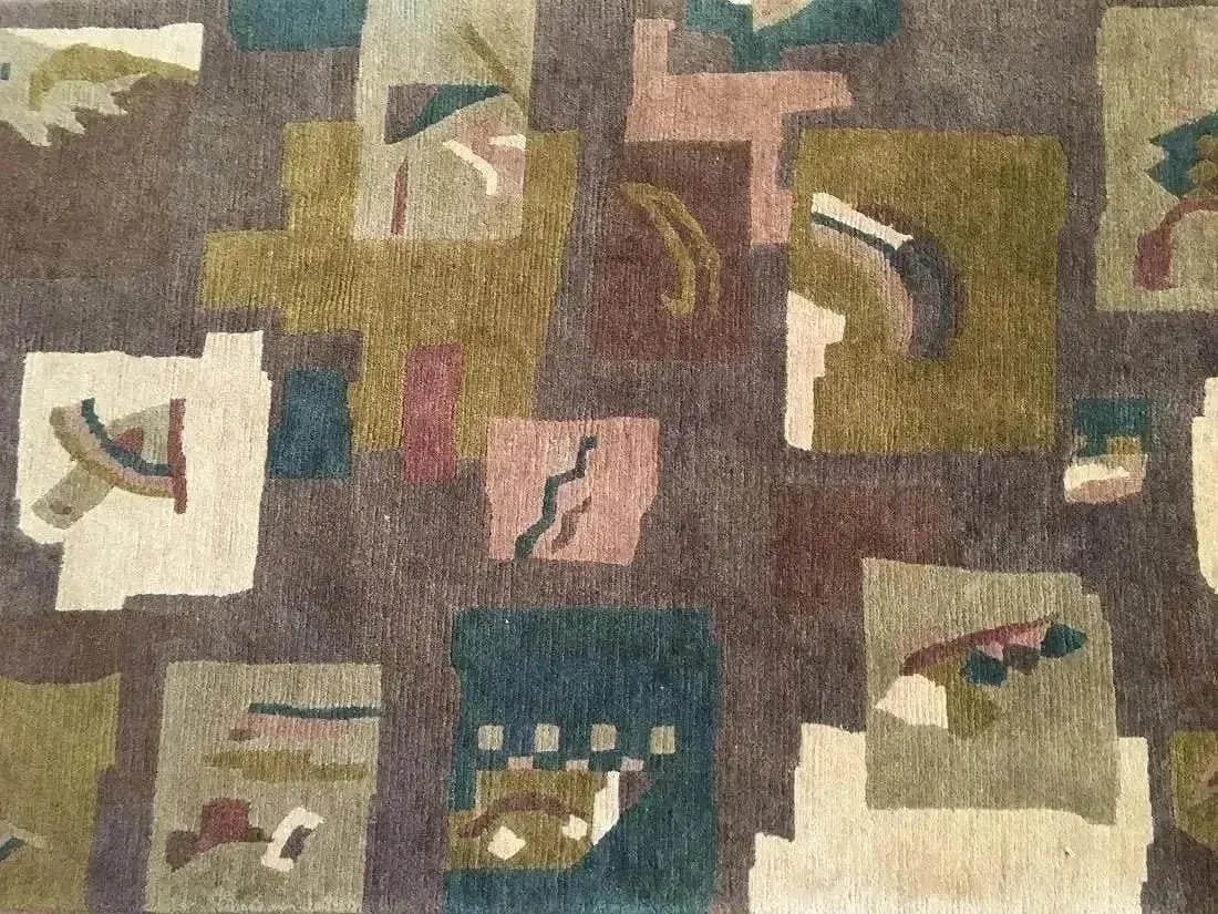 A Nepalese handwoven rug: A Nepalese handwoven contemporary wool rug measuring 3 feet 5 inches wide by 5 feet 5 inches long.