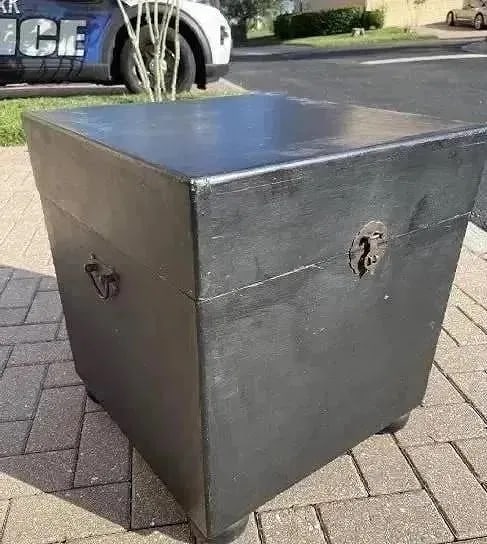 A square blanket chest trunk - 2