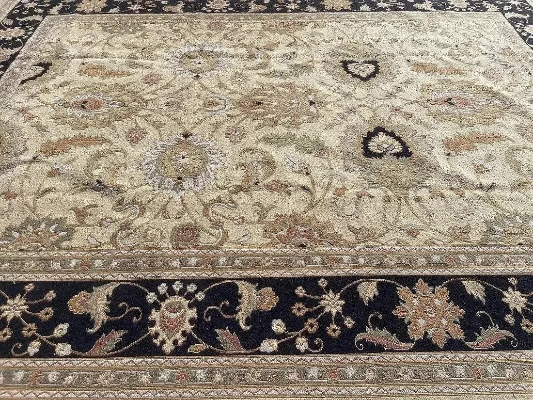 Large Handwoven Soumak Oriental Rug 10 by 14 feet long: A Large Flat woven Handwoven Oriental Rug 10 by 14 feet long. An all over design flat woven Soumak rug.