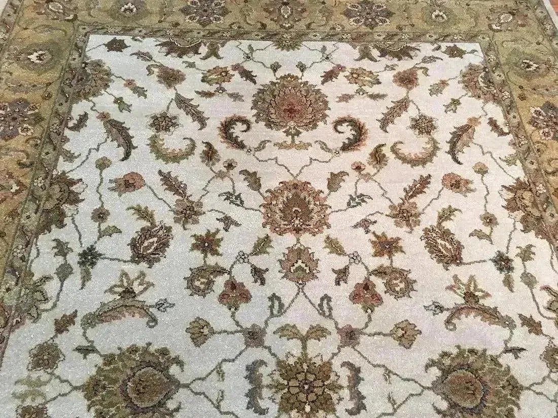 Hand woven Indian Agra rug: A handwoven Indian Agra rug Measuring 5 ft 11 inches wide by 8 ft 9 inches long