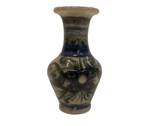A small Chinese decorative hand painted earthenware vase: A small Chinese decorative hand painted earthenware vase measuring 4 inches tall.
