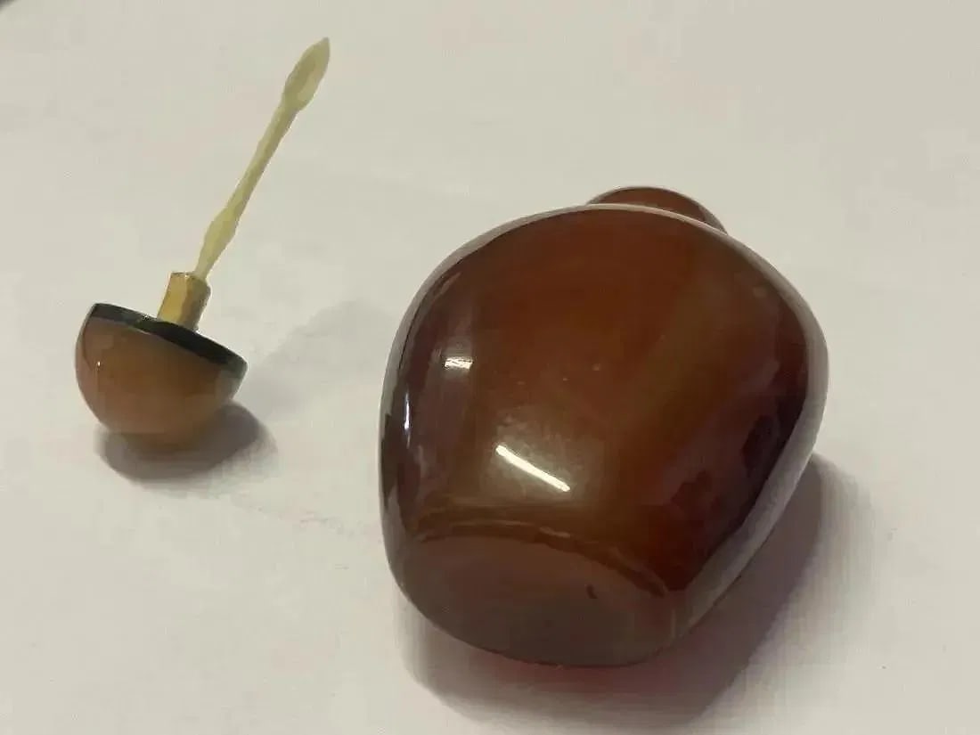 A Chinese snuff bottle - 6