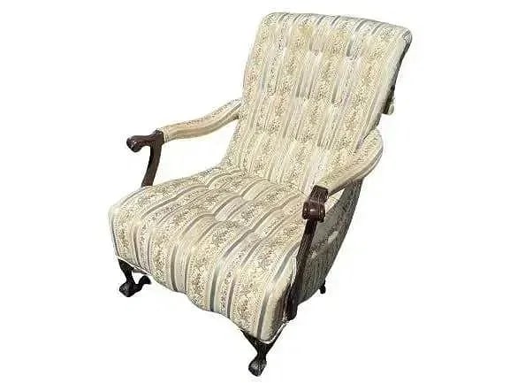 Antique armchair: Antique armchair with an Italian silk fabric. A comfortable chair ideal for resting & book reading.