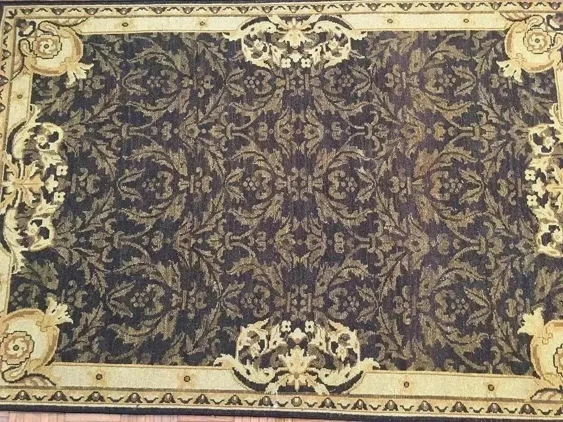 Indian Flat woven Sumac rug: An Indian Flat woven Sumac rug measuring 4 feet 1 inch wide by 6 feet 1 inches long.
