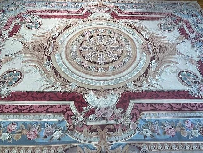Aubusson Savonnerie Room Size Tapestry Handwoven Rug: Aubusson Savonnerie room size Tapestry handwoven Rug measuring 9 feet 9 inches wide by 14 feet 2 inches long. A finely woven wool tapestry rug made with a French Aubusson Savonnerie design.