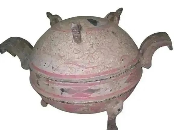 Antique Chinese Terracotta Cooking Vessel Pot: Antique Chinese Terracotta with painted clay cooking Spring And Autumn Vessel , Ding.Made of Terracotta clay & hand painted standing on three legs.Possibly an 18th century Qing Dynasty piece.