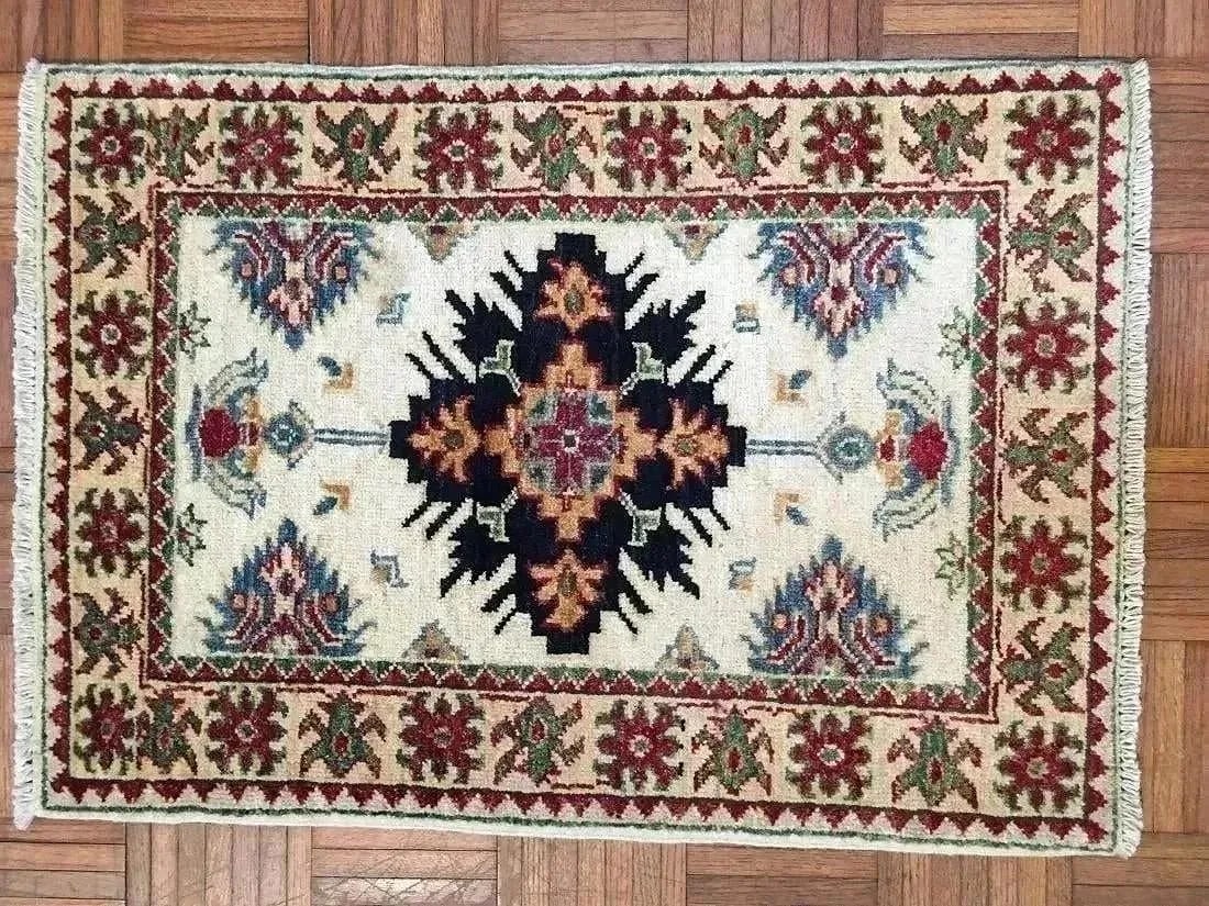 A Small Hand woven Pakistan rug: A Small Hand woven Pakistan rug measuring 2 ft 1 wide by 3 ft 1 long. NO BUYERS PREMIUM! IN HOUSE SHIPPING OF THIS LOT TO ANY USA DESTINATIONS VIA FEDEX GROUND IS $ 35.00 DOLLARS