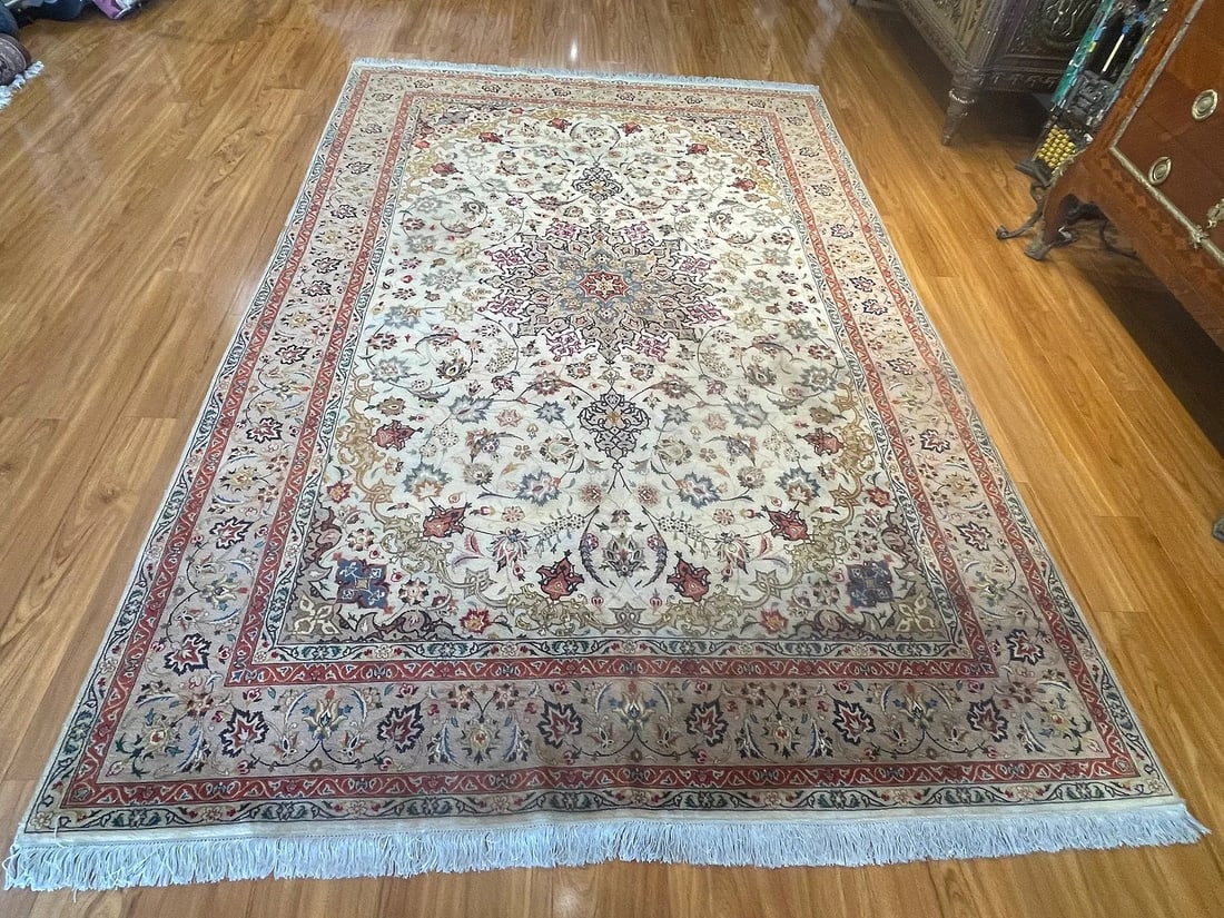 A Persian Tabriz rug - 3