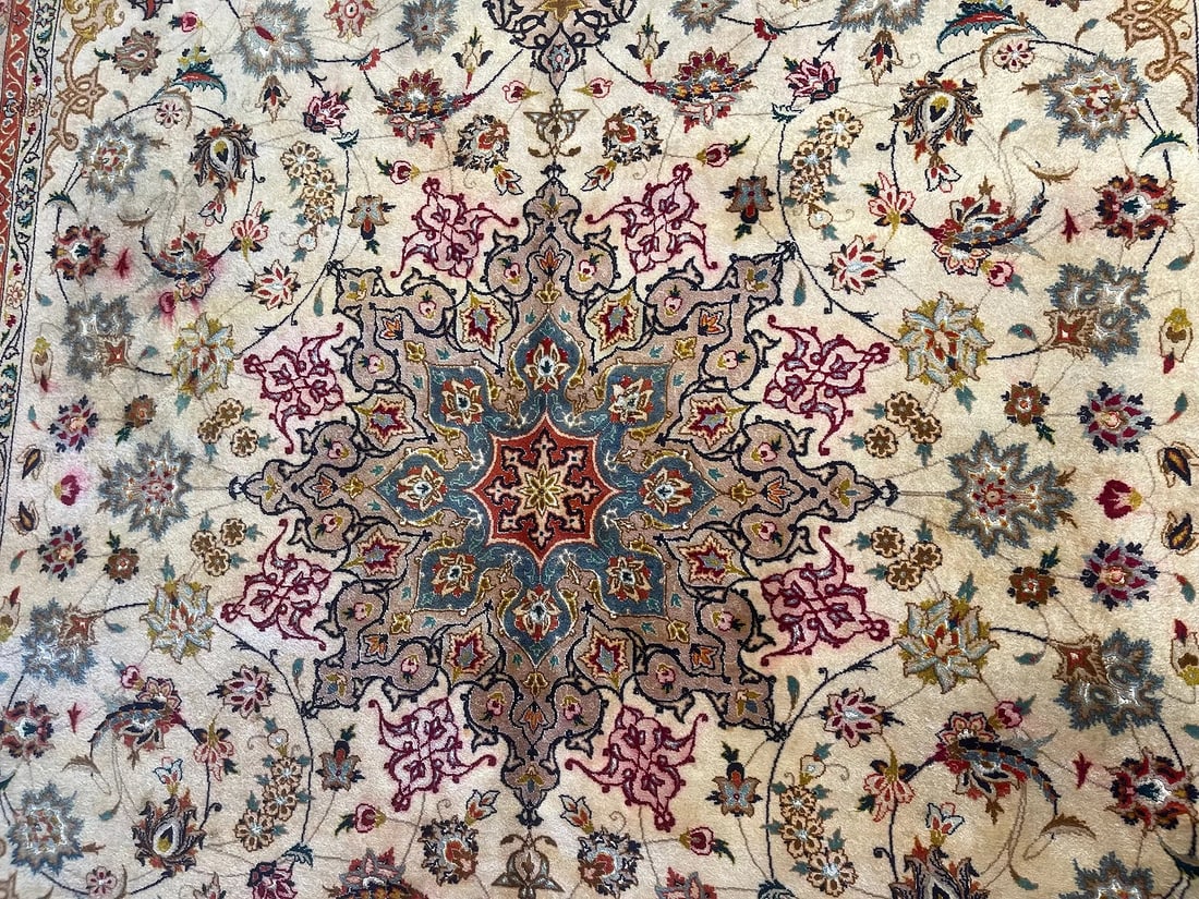 A Persian Tabriz rug - 5