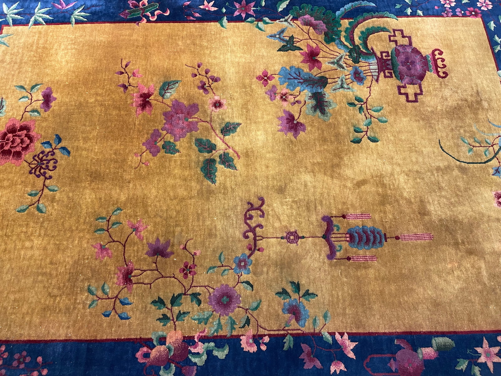 A Chinese Art deco hand woven rug: A Chinese Art Deco hand woven rug measuring 6 feet wide by 8 feet 9 inches long. A unique & decorative old Chinese art deco rug. Please read the condition report below before placing your valued biddi