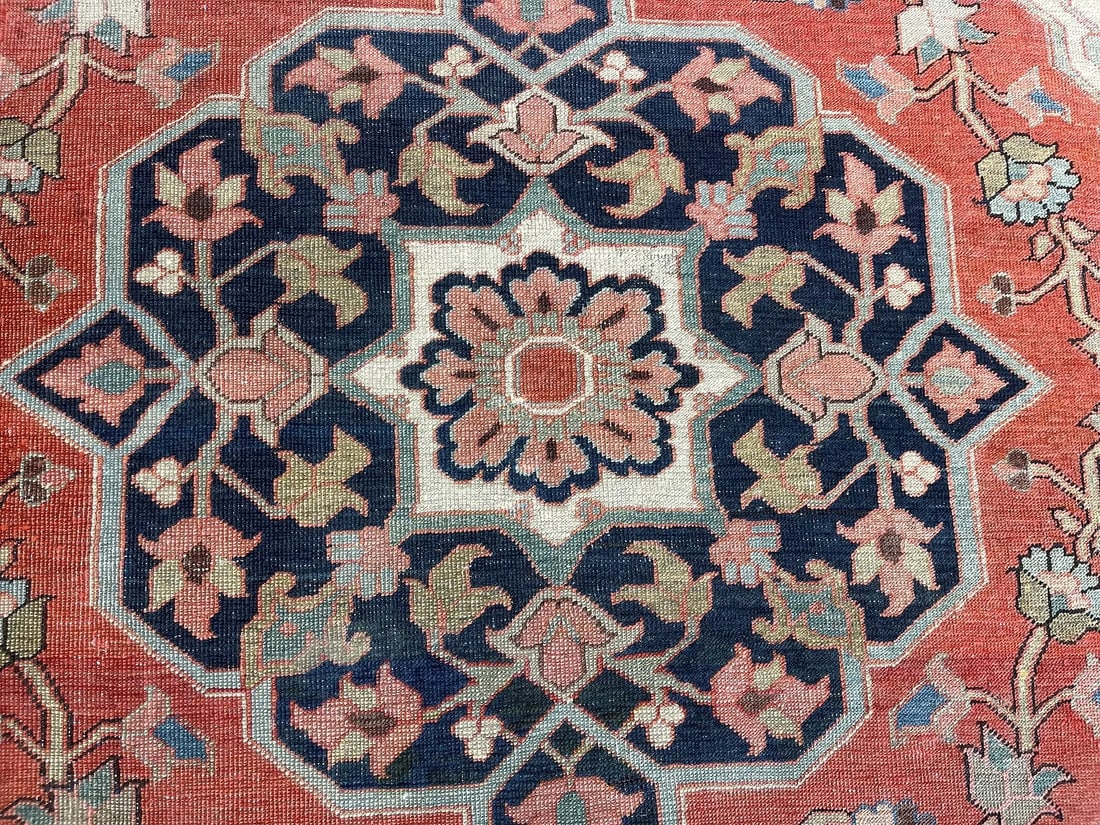 Antique Persian Serapi rug - 4