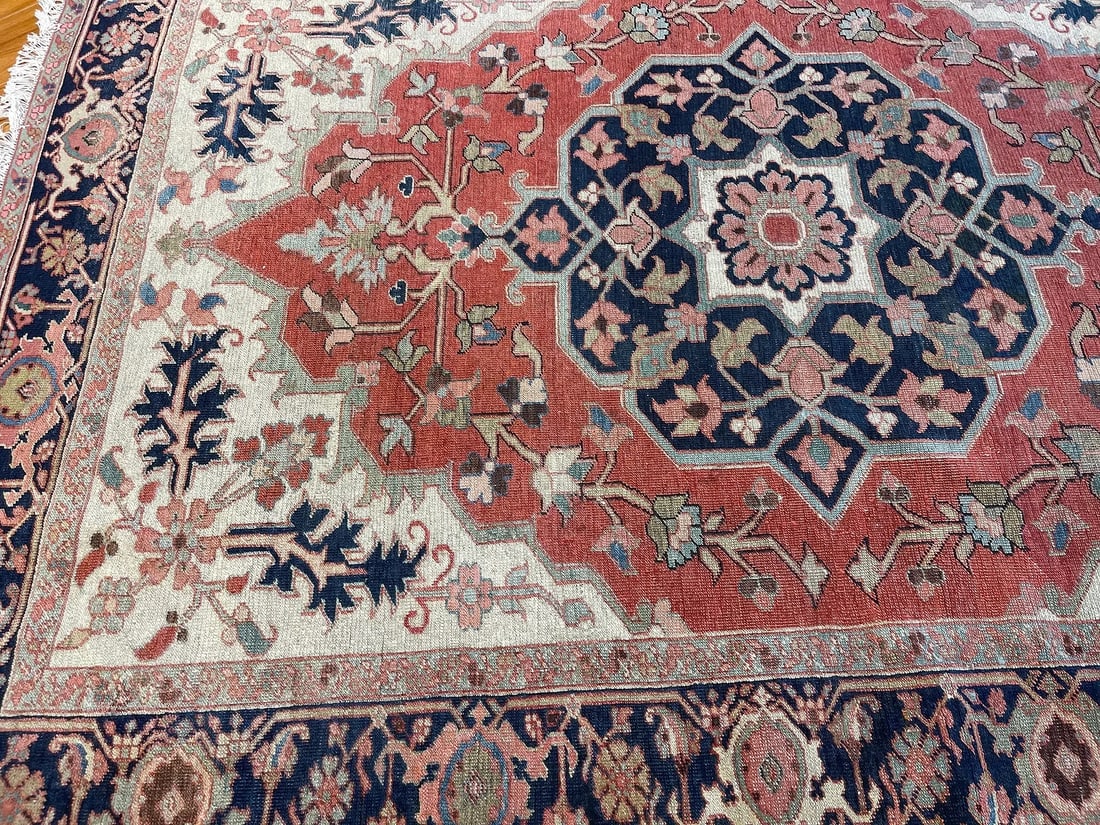 Antique Persian Serapi rug - 6
