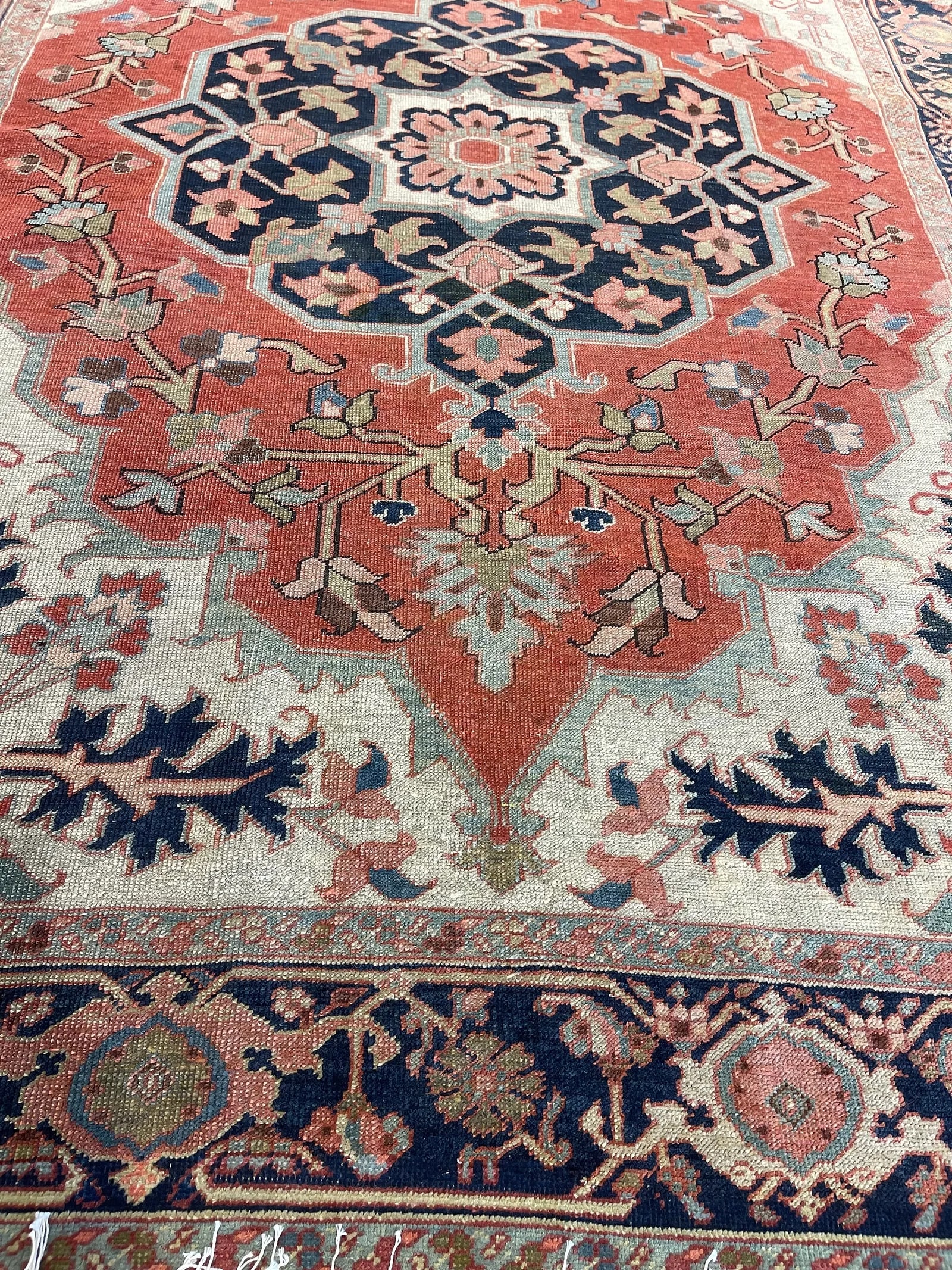 Antique Persian Serapi rug - 9