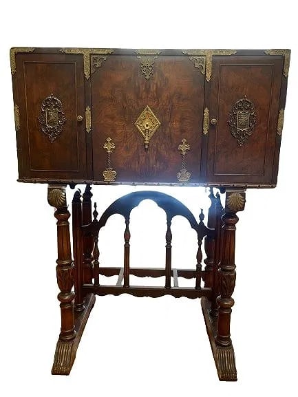 Antique Spanish Vargueno Baroque Drop front desk: Antique Spanish Vargueno / Vargueño Barouque Drop front desk. A unique Spanish drop front writing desk with gilded brass tear drop pull handle & hindges. Decorated with Old European four pointed