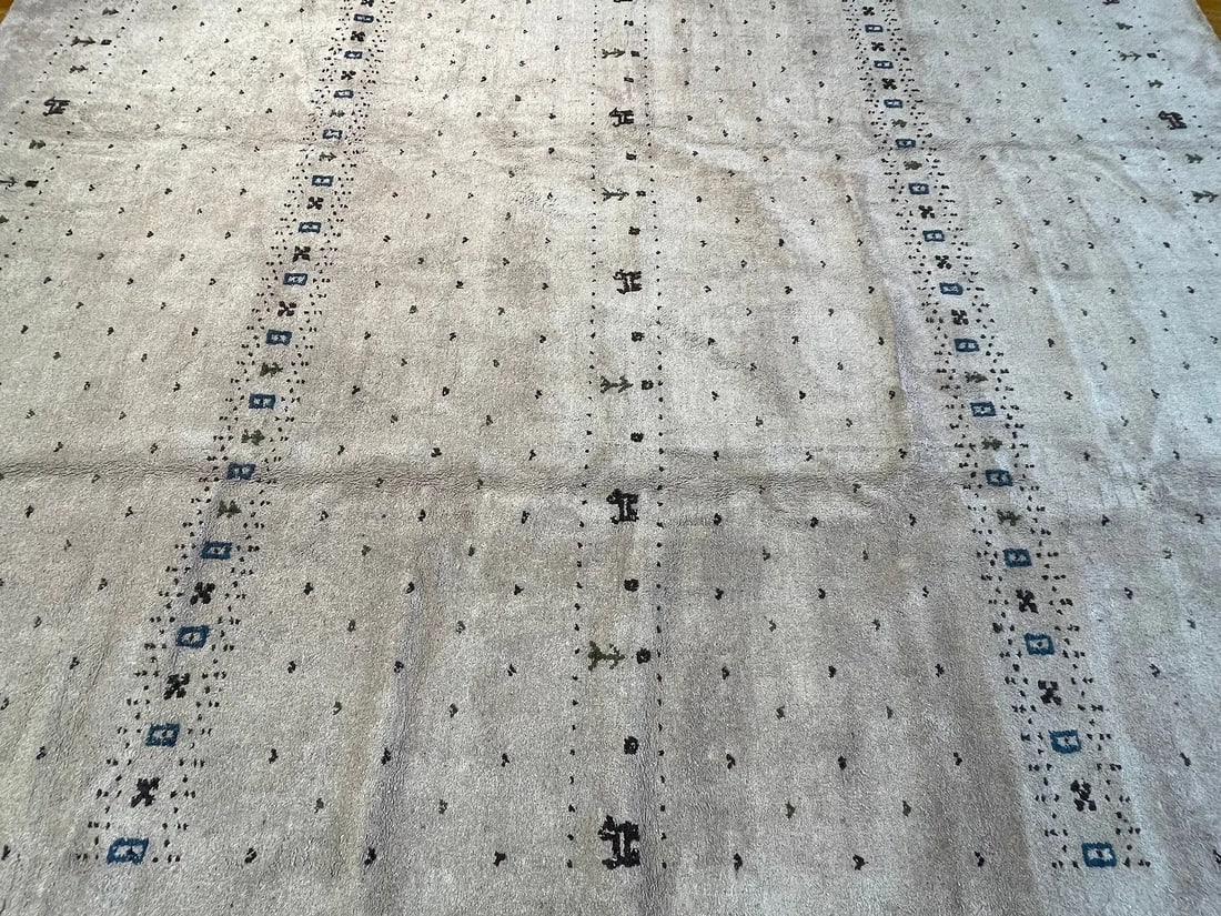 Indian contemporary Gabbeh design wool handwoven rug: Indian contemporary Gabbeh design wool handwoven rug measuring 9 feet 2 inches wide by 12 feet 2 inches long.