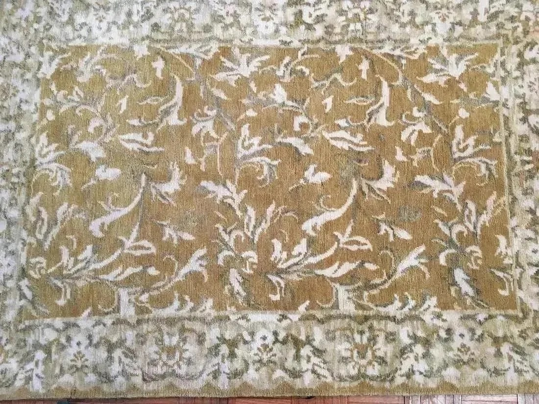 An Indian Ushak rug: An Indian Ushak rug measuring 4 feet 1 inch wide by 5 feet 10 inches long