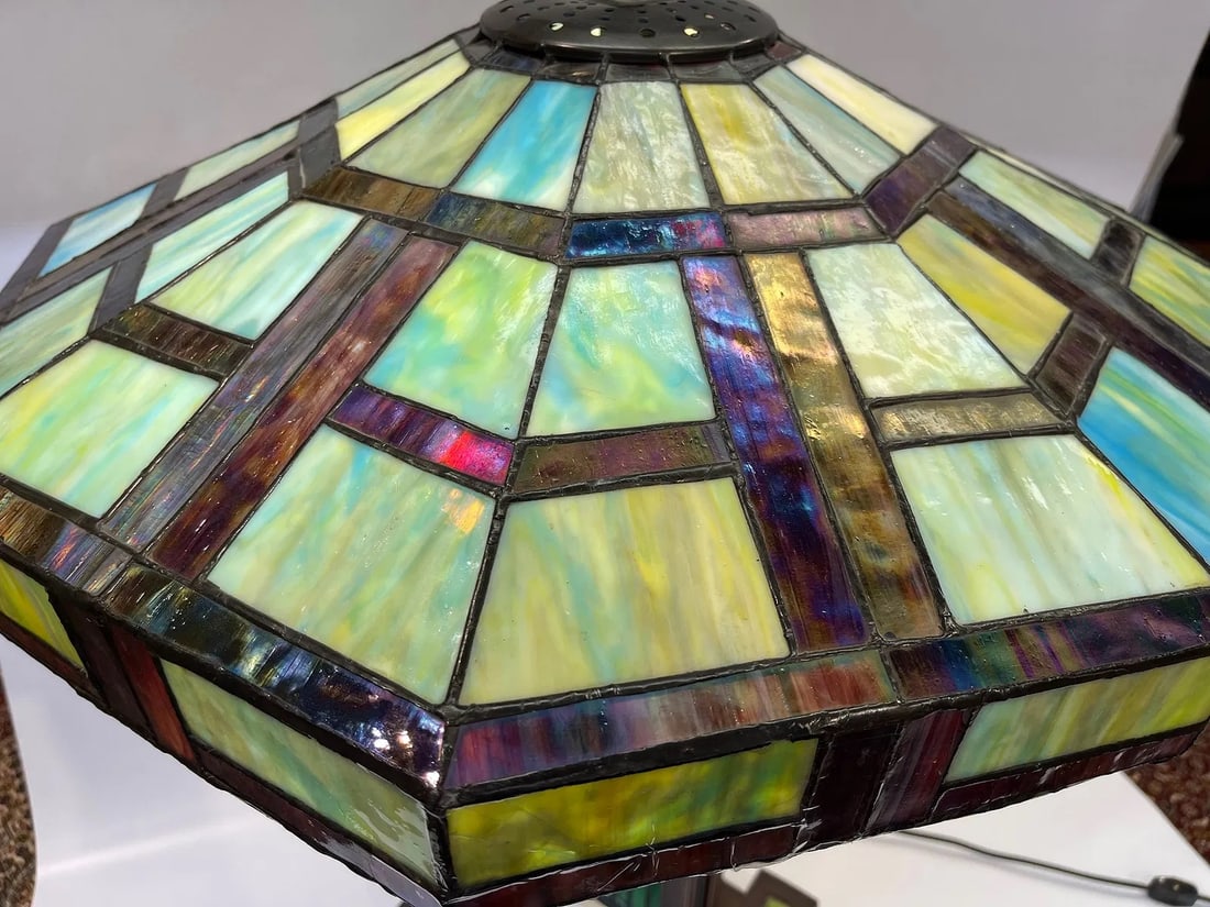 A Frank Lloyd Wright style single column lamp - 12