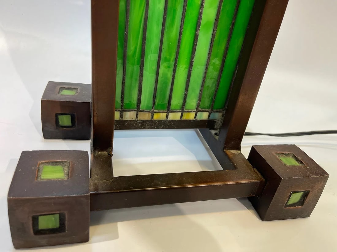 A Frank Lloyd Wright style single column lamp - 2
