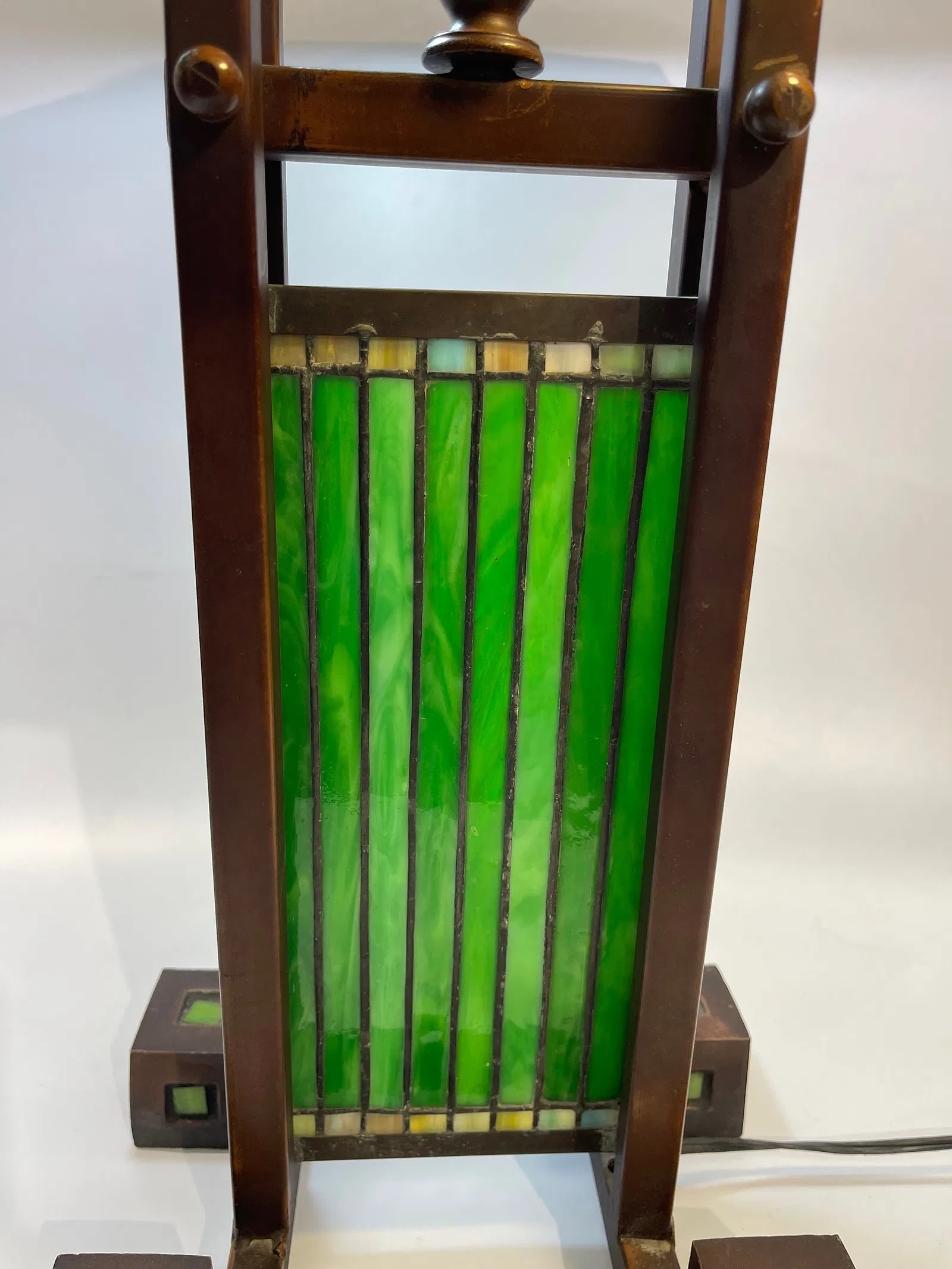 A Frank Lloyd Wright style single column lamp - 3