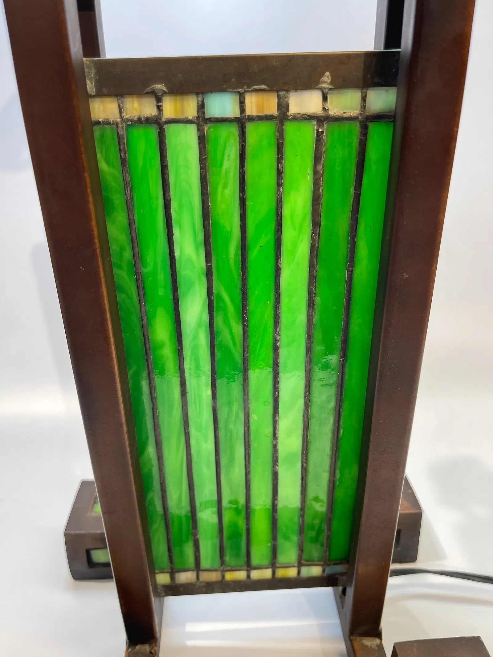 A Frank Lloyd Wright style single column lamp - 7
