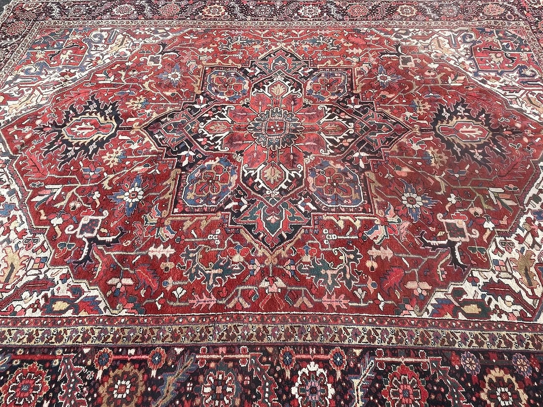 Antique large Persian Heriz hand woven rug 10 ft by 13 ft 6 (1 of 20)