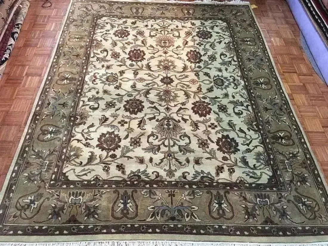 A handwoven Indian Kashan wool Rug: A hand woven Indian Kashan wool rug. Measuring 7 ft 11 inches wide by 10 feet long.