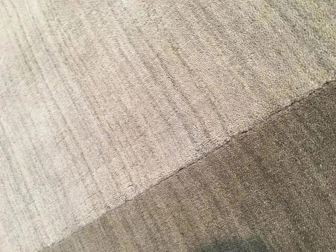 A Hand tufted contemporary Rug - 4