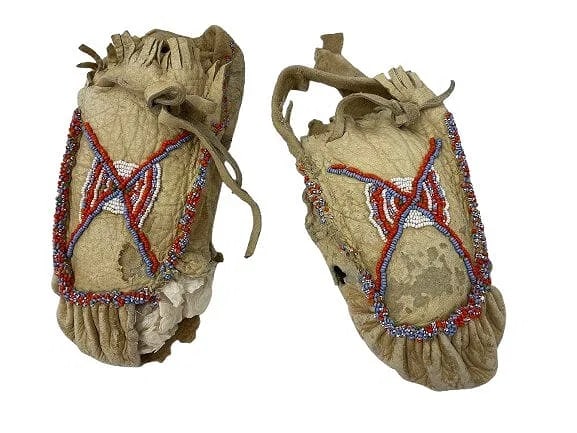 Native American Sioux Leather Beaded Moccasin leather shoes (1 of 17)
