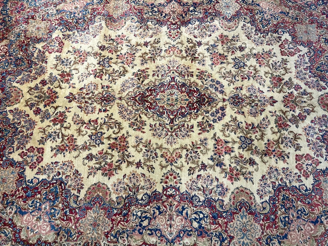 A Persian Kerman hand woven rug: A Persian Kerman hand woven rug measuring 6 feet wide by 9 feet long. A beautiful floral design finely woven persian Kerman / Kirman rug.
