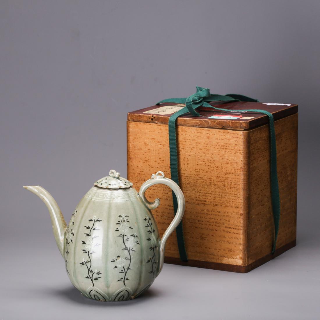 CHINESE CELADON LONGQUAN GLAZED TEA POT (1 of 14)