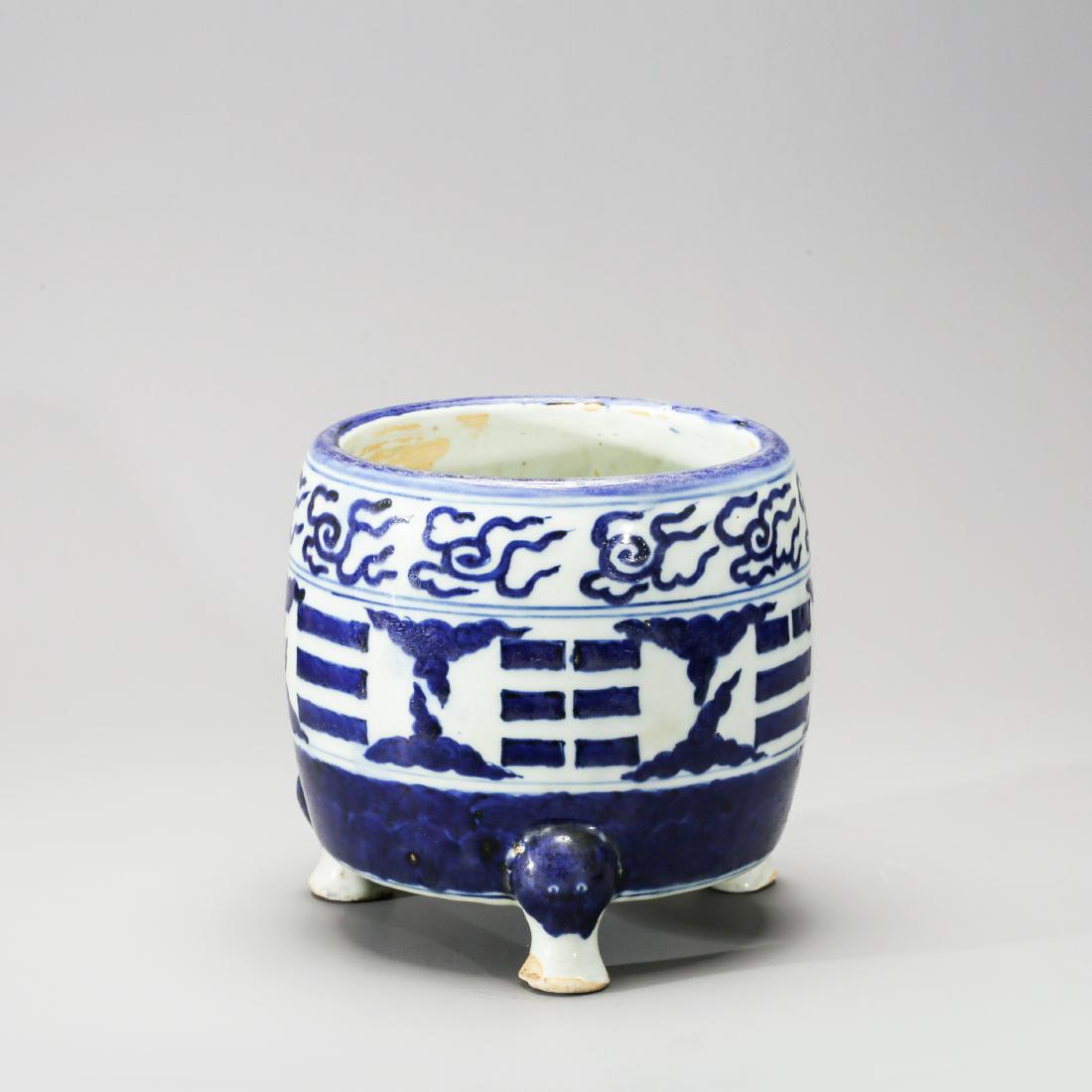 CHINESE BLUE AND WHITE TRIPOD CENSER (1 of 11)
