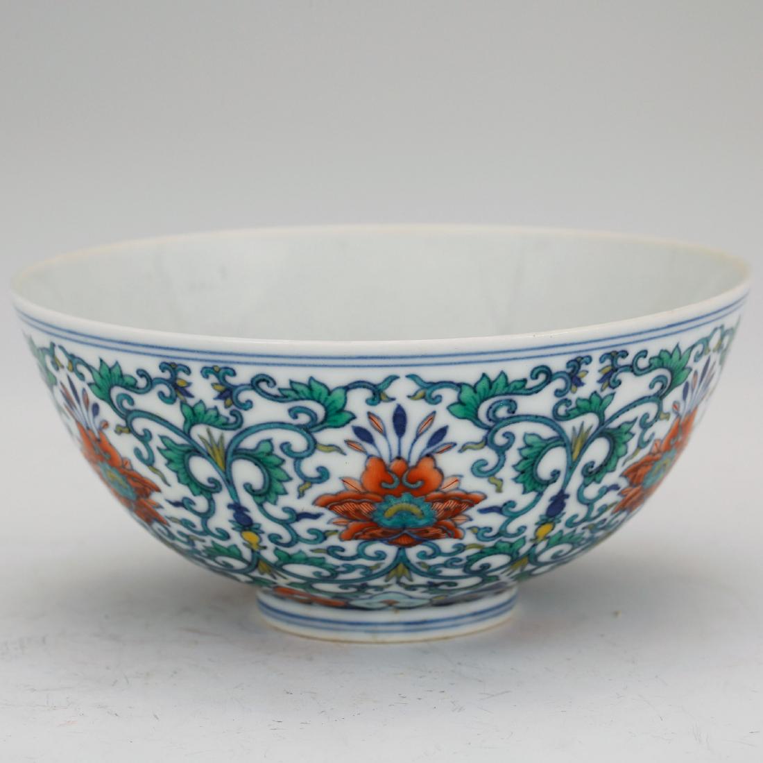 CHINESE QING DYNASTY DOUCAI PORCELAIN FOLIAGE BOWL (1 of 6)