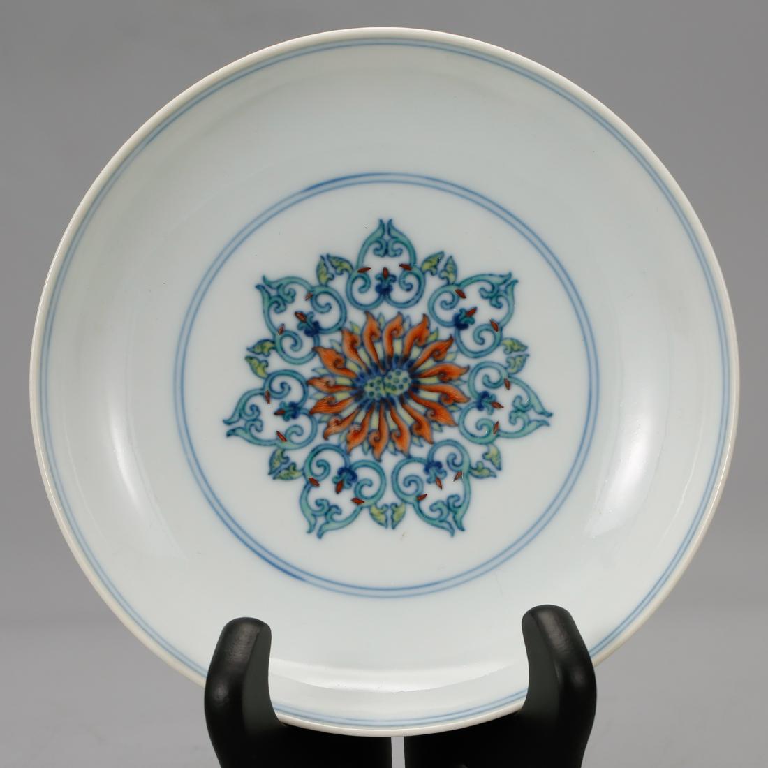 CHINESE DOUCAI PORCELAIN PLATE (1 of 6)