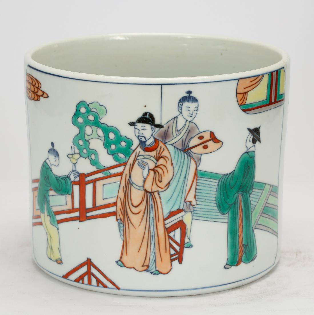 CHINESE WUCAI PORCELAIN BRUSH POT (1 of 5)